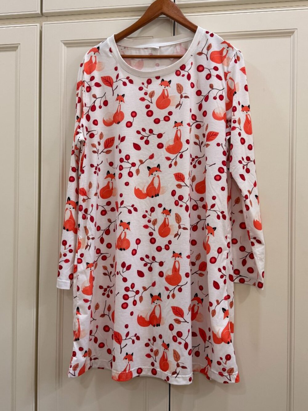 XL Women's long sleeve Fox and Berry print  top